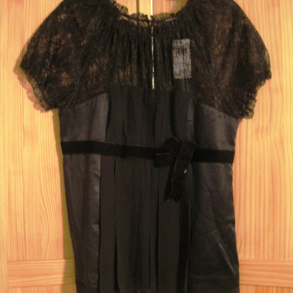 BCBG black formal tunic top, sh slv lace silk